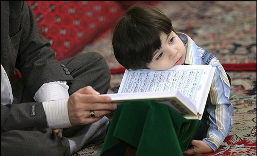 نقش والدین در تمایل فرزندان به دین؛ از کودکی تا نوجوانی